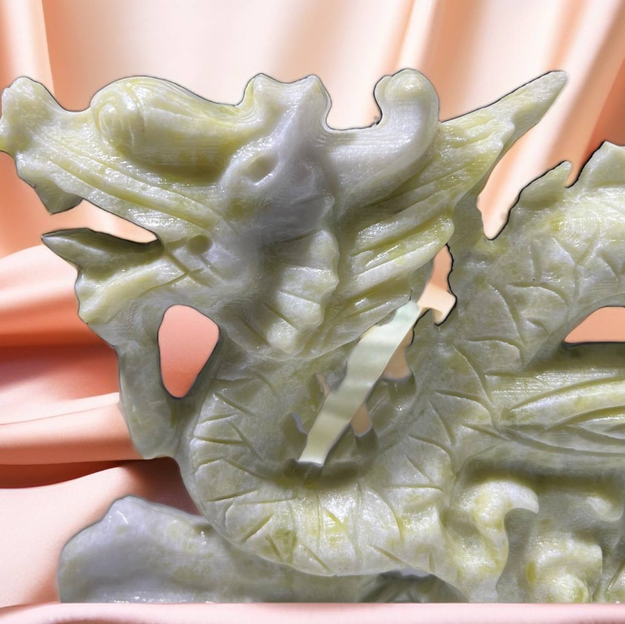 Fine Carved Dragon (White Jade, Green Jade)